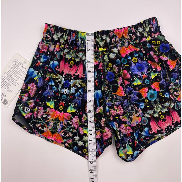 Lululemon Hotty Hot LR Short 4” Lined Black Multi Floral Print Size 4 NWT - Picture 10 of 10